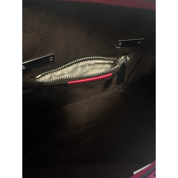 Michael Michael Kors NOLITA MINI MESSENGER excellent condition NWOT - Picture 12 of 15